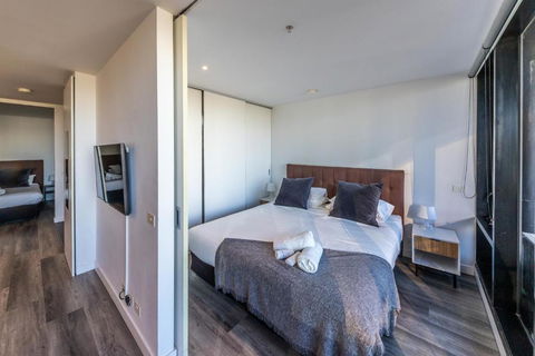 Aura2107, 2 Bedroom Apartment With Balcony, Stunning Yarra River And City Views - Accommodation Batemans Bay 4