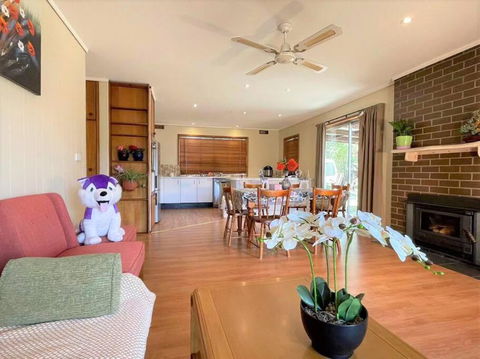 Apollo Bay Holiday House - Accommodation Batemans Bay 0