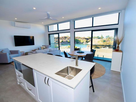 Apt03-The YC Lily May - Accommodation Batemans Bay 0