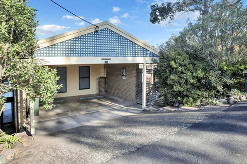 Aqua La Vista - 4 Bedroom Pet Friendly House - Accommodation Batemans Bay 4