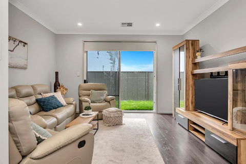 Aqua Place - Family Comfort Meets Coastal Charm - Accommodation Batemans Bay 3