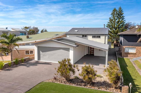 Aqua Vista By Jervis Bay Rentals - Accommodation Batemans Bay 2