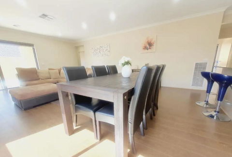 Ararat - Accommodation Batemans Bay 3