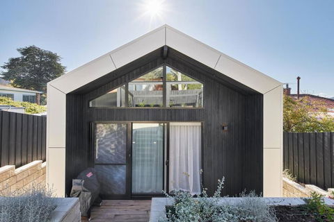 Architectural Brilliance - Sandy Bay - Accommodation Batemans Bay 1
