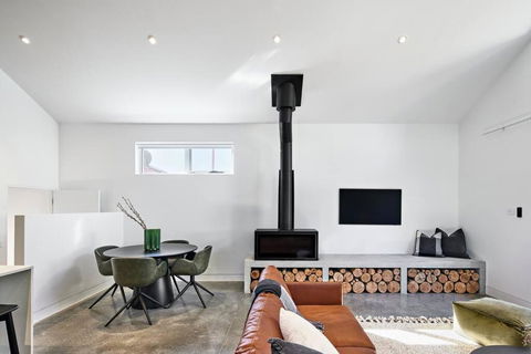 Architectural Brilliance - Sandy Bay - Accommodation Batemans Bay 3
