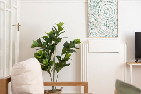 Art Deco Coastal Living, Minutes To The Sand - Accommodation Batemans Bay 1