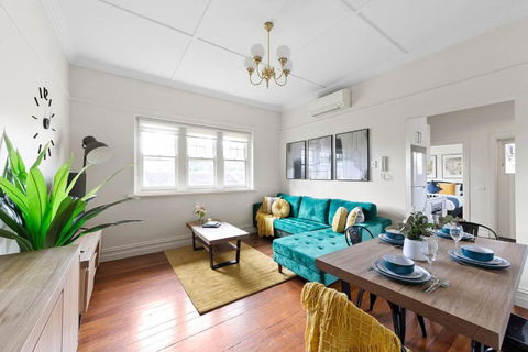 Art Deco Hideaway - St Kilda - Accommodation Batemans Bay 0