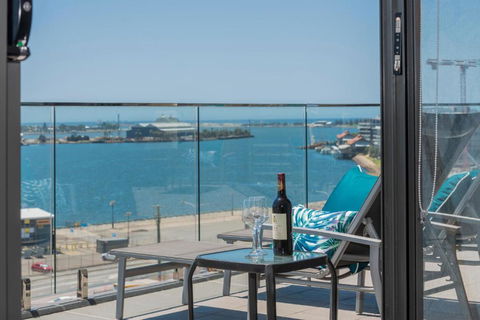 Astra Apartments Newcastle - Accommodation Batemans Bay 4