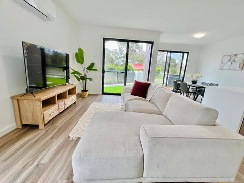 Austral Brand New Modern 4 Br Home - Accommodation Batemans Bay 1