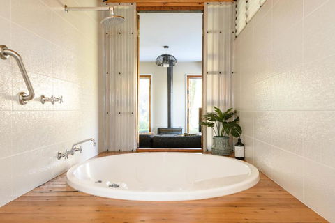 Azidene House & Spa Apartment - Accommodation Batemans Bay 2