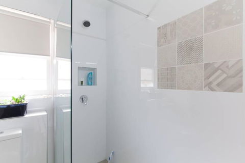 B5 Crawley Apartment 1 BRM & Sleepout Near UWA - Accommodation Batemans Bay 3