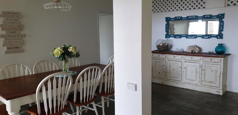 Cairns Beach House Our Oasis - Accommodation Batemans Bay 15