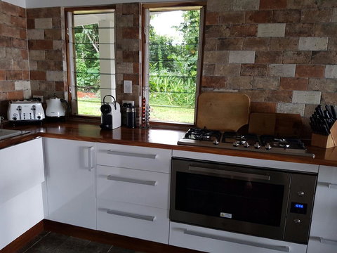 Cairns Beach House Our Oasis - Accommodation Batemans Bay 17