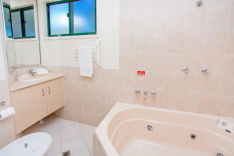 NRMA Bowen Beachfront Holiday Park - Accommodation Batemans Bay 14