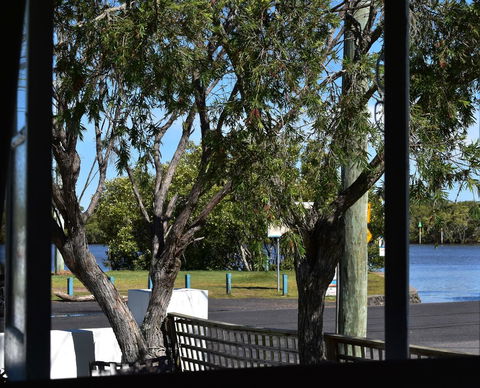 Absolute Waterfront - Accommodation Batemans Bay 7