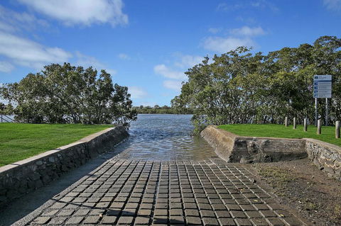 Absolute Waterfront - Accommodation Batemans Bay 15