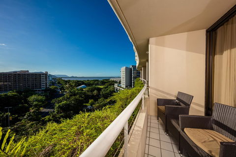 Hilton Cairns - Accommodation Batemans Bay 27