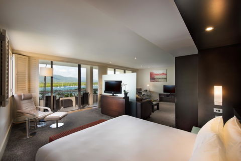 Hilton Cairns - Accommodation Batemans Bay 15