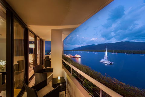 Hilton Cairns - Accommodation Batemans Bay 20