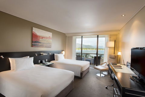 Hilton Cairns - Accommodation Batemans Bay 1