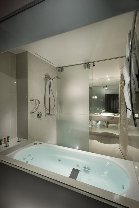 Hilton Cairns - Accommodation Batemans Bay 4