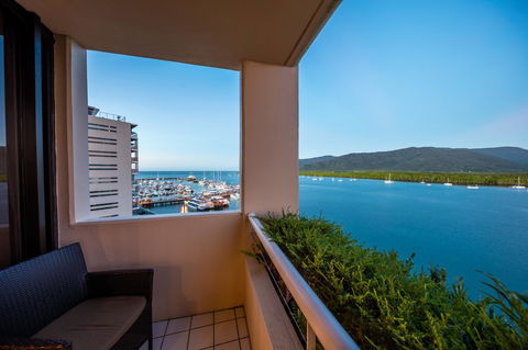 Hilton Cairns - Accommodation Batemans Bay 30