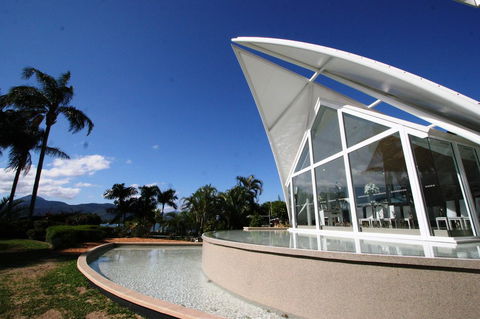 Hilton Cairns - Accommodation Batemans Bay 38