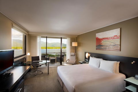 Hilton Cairns - Accommodation Batemans Bay 7