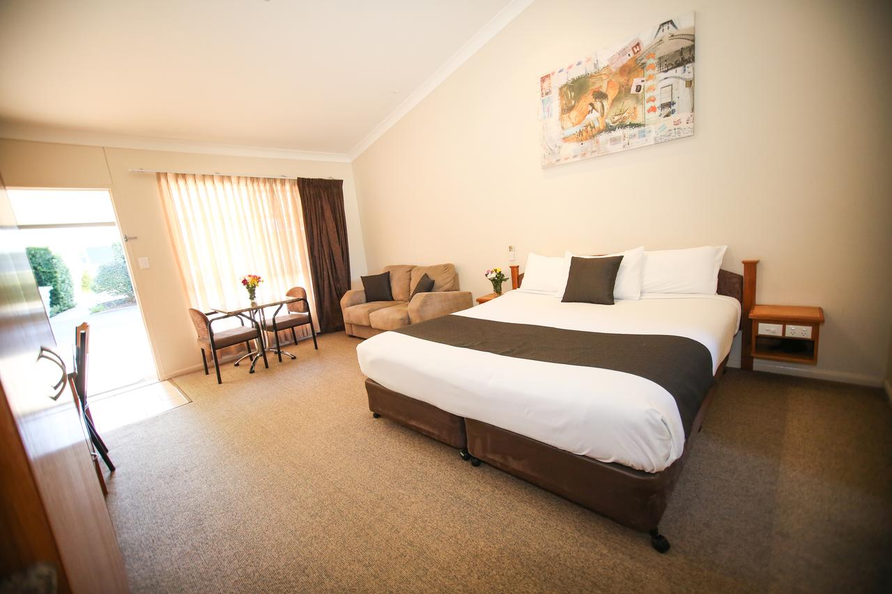 Gunnewin QLD Accommodation Batemans Bay