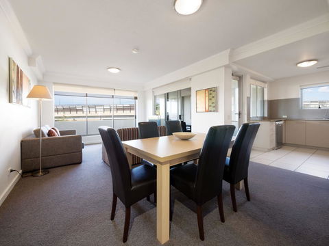 Oaks Brisbane Mews Suites - Accommodation Batemans Bay 10