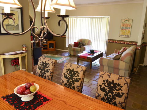 Apple Tree Cottage Montville - Accommodation Batemans Bay 5