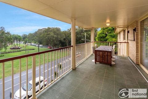 Immaculate Spacious Second Floor Unit Overlooking Pristine Parklands - Accommodation Batemans Bay 2