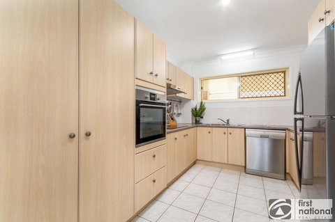 Immaculate Spacious Second Floor Unit Overlooking Pristine Parklands - Accommodation Batemans Bay 7