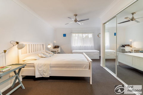 Immaculate Spacious Second Floor Unit Overlooking Pristine Parklands - Accommodation Batemans Bay 12