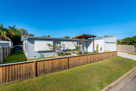Fabulous Family Destination In Paradise Parade, Bongaree - Accommodation Batemans Bay 0