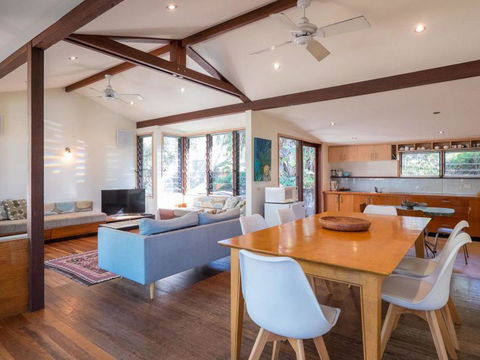 Laguna House - Accommodation Batemans Bay 0