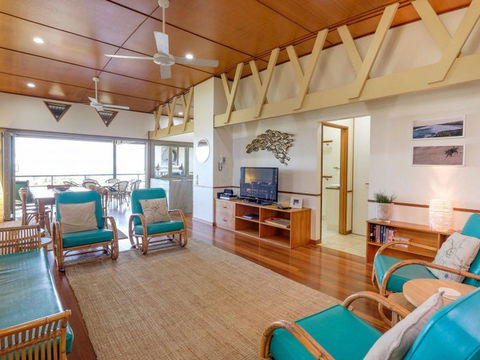 Claytons 1 By Discover Stradbroke - Accommodation Batemans Bay 3