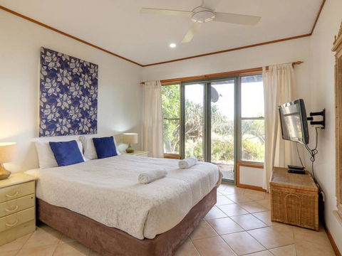 Claytons 1 By Discover Stradbroke - Accommodation Batemans Bay 4
