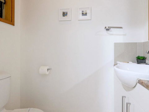 Claytons 1 By Discover Stradbroke - Accommodation Batemans Bay 5