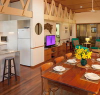 Claytons on Cylinder Beach Front - Accommodation Batemans Bay
