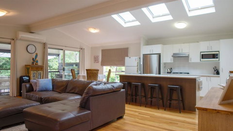 'RIVERSIDE RETREAT' 544 Ocean Drive, North Haven - Accommodation Batemans Bay 3