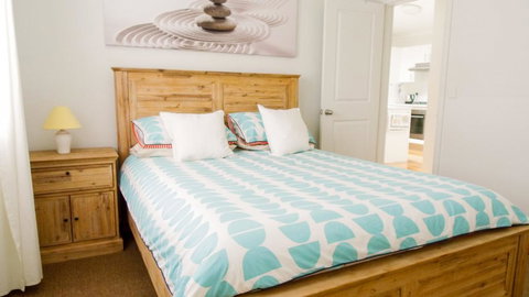 'RIVERSIDE RETREAT' 544 Ocean Drive, North Haven - Accommodation Batemans Bay 1