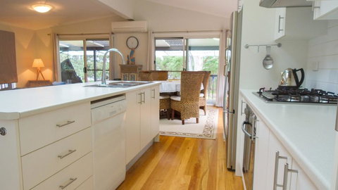 'RIVERSIDE RETREAT' 544 Ocean Drive, North Haven - Accommodation Batemans Bay 2