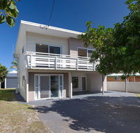 'SeaHaven' 2 Richardson Ave - Large home with Aircon Smart TV WIFI Netflix  Boat Parking - Accommodation Batemans Bay