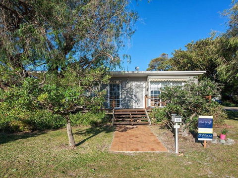'The Croft' 11 Boulder Bay Rd - Cosy Beach House With Aircon & Only 270m To The Beach - Accommodation Batemans Bay 0