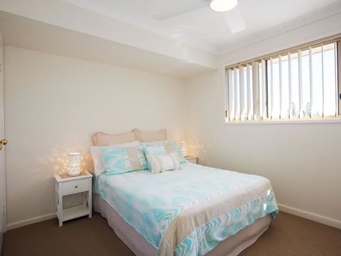 'Walk On Birubi', 1/40 Ocean Ave - Pet Friendly, WIFI, Boat Parking & Water Views - Accommodation Batemans Bay 3