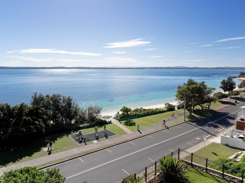 1 'Kiah', 53 Victoria Parade - Stunning Views, Wifi, Aircon, Just Across The Road To The Water - Accommodation Batemans Bay 2