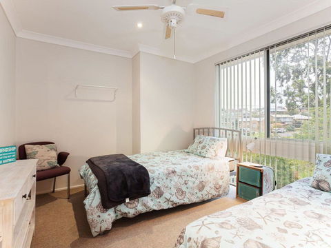 1 'Kooringal', 105 Soldiers Point Road - Waterfront Unit Wth Aircon - Accommodation Batemans Bay 2
