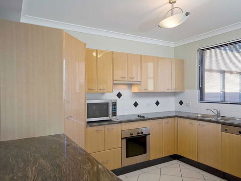 1 'Seaside Splendour' 137 Soldiers Point Road - Beautiful Unit On The Waterfront - Accommodation Batemans Bay 2