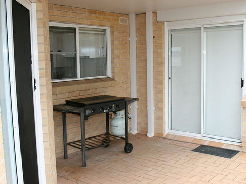 1 'The Clippers' 131 Soldiers Point Road - Fabulous Waterfront Unit - Accommodation Batemans Bay 2